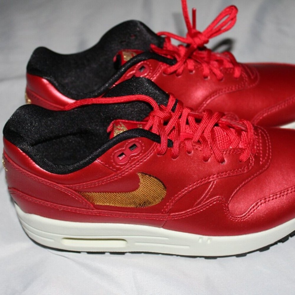 Nike Women's Red Sneakers - Picture 4 of 4